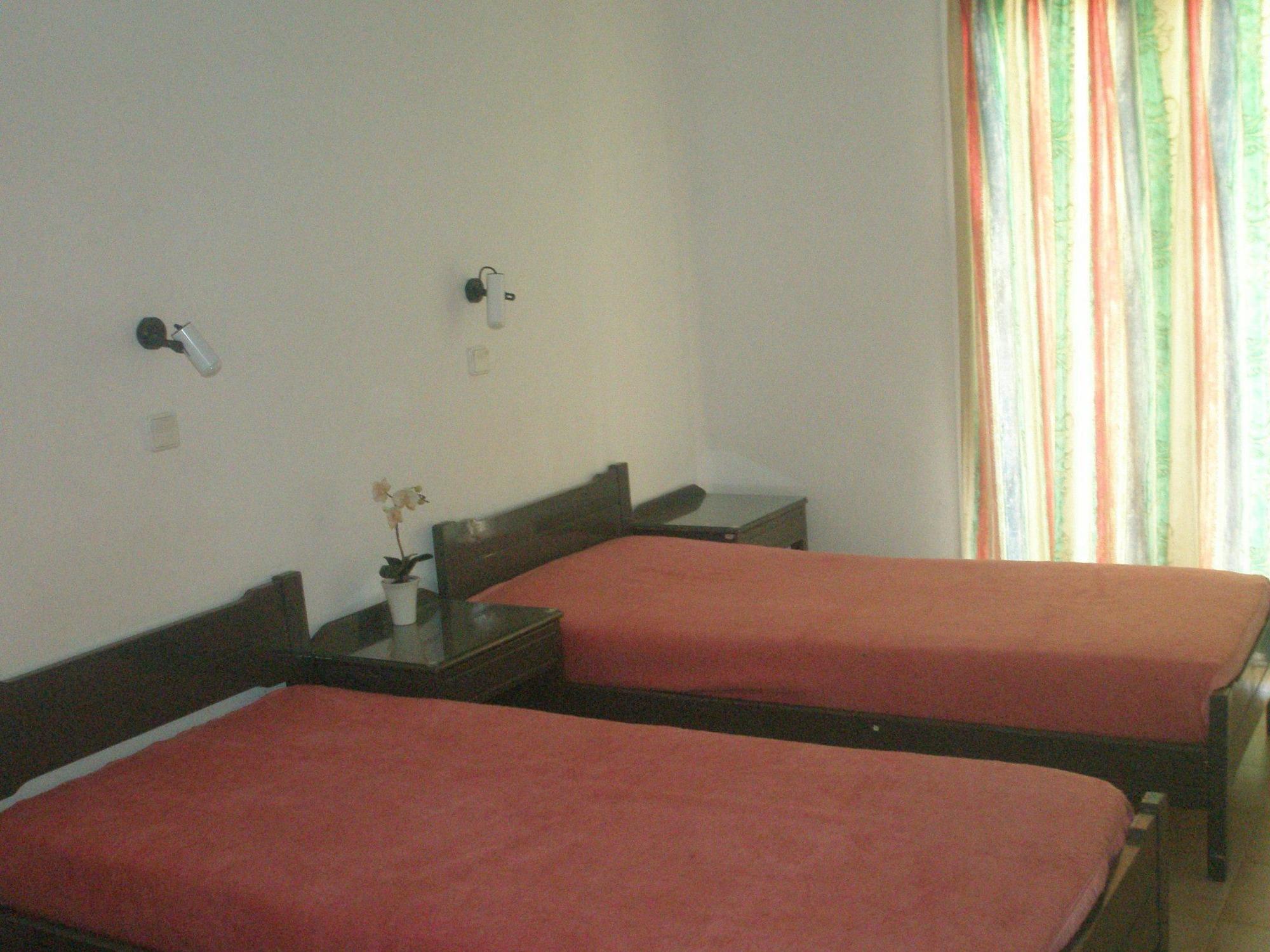 Emerald Hotel Малиа Екстериор снимка