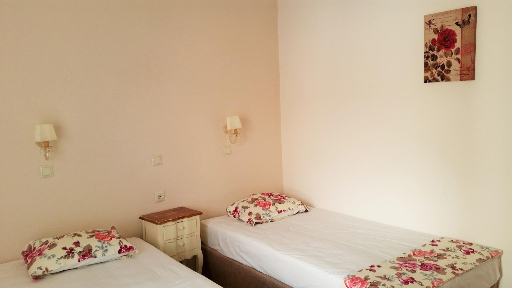 Emerald Hotel Малиа Екстериор снимка