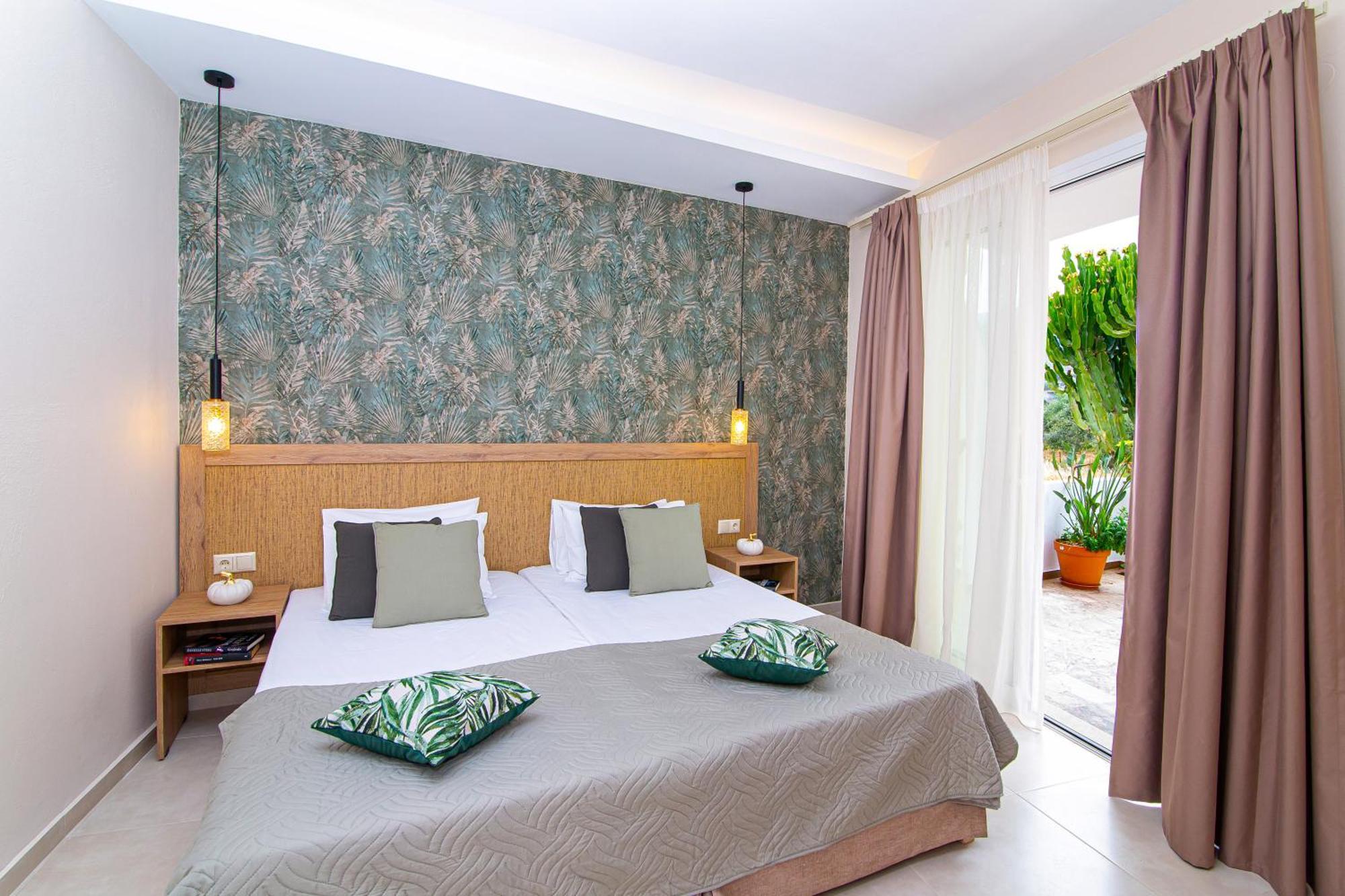 Emerald Hotel Малиа Екстериор снимка