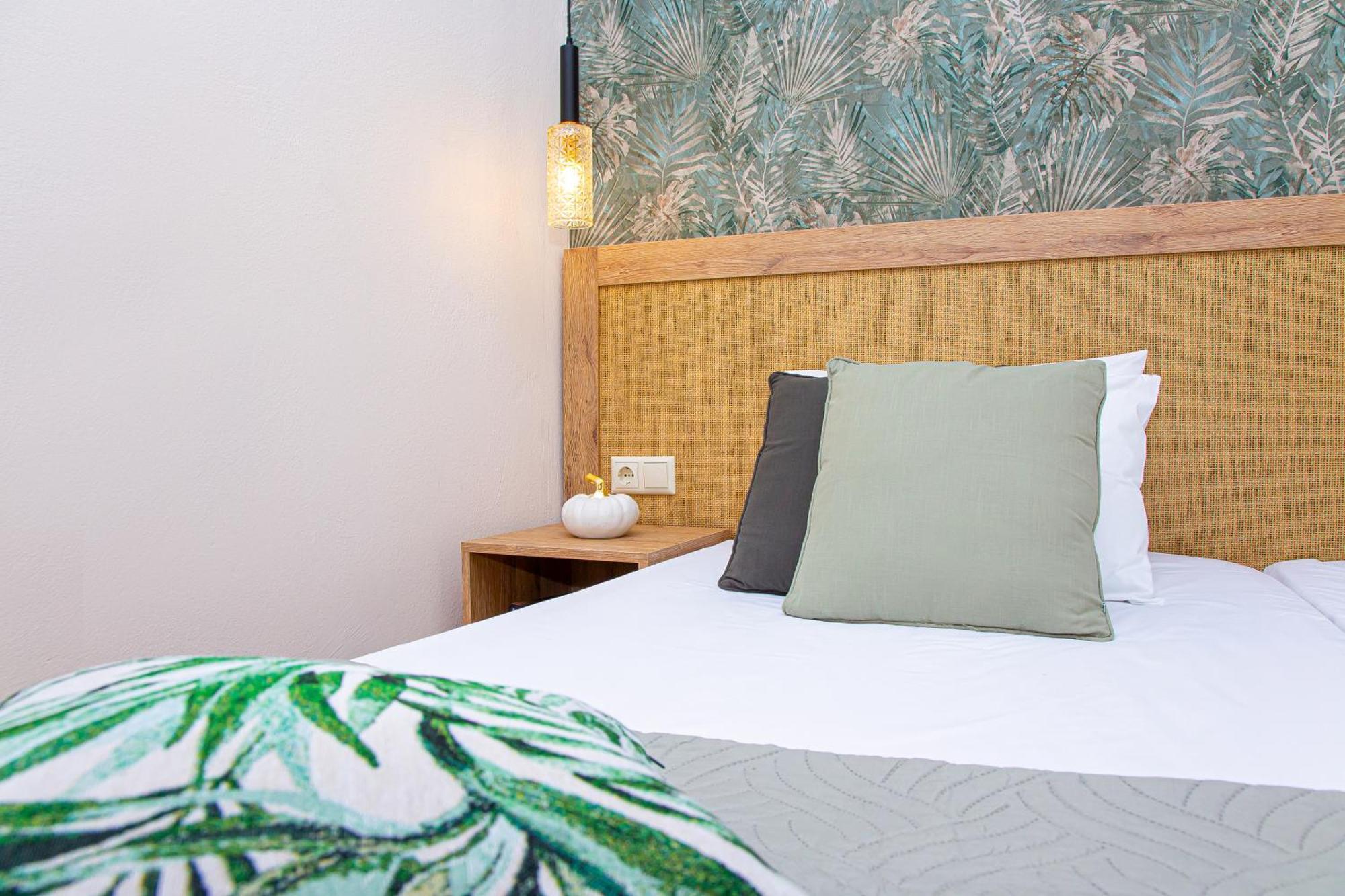 Emerald Hotel Малиа Екстериор снимка
