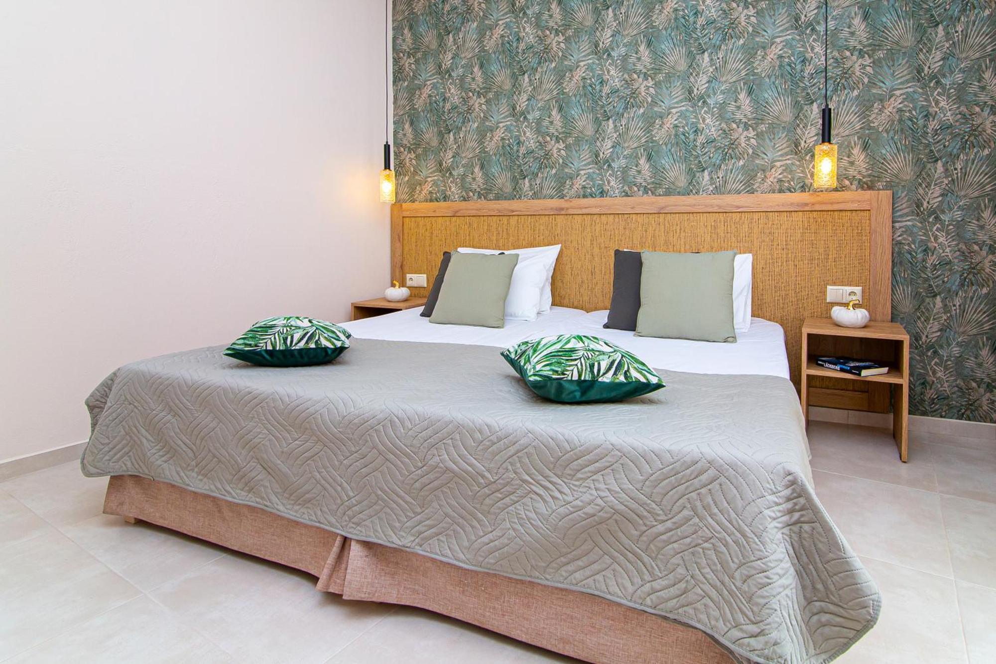 Emerald Hotel Малиа Екстериор снимка