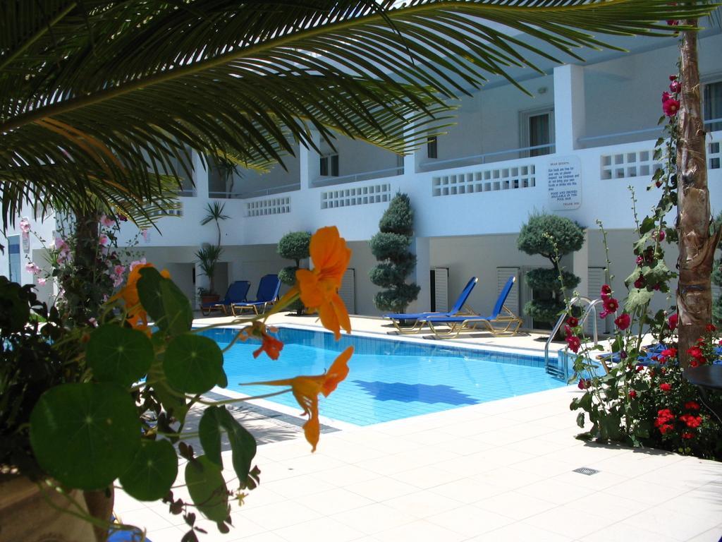 Emerald Hotel Малиа Екстериор снимка