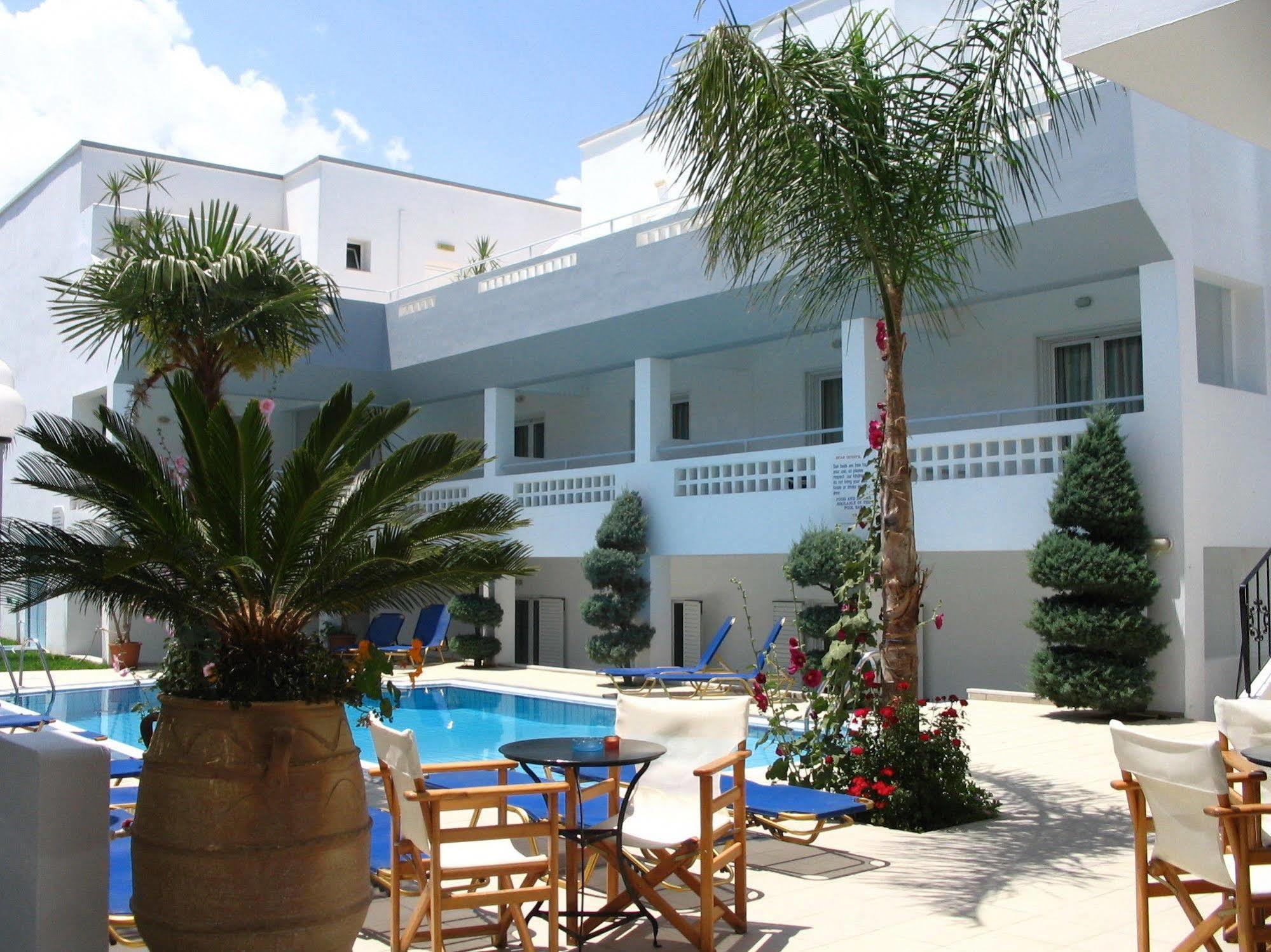 Emerald Hotel Малиа Екстериор снимка