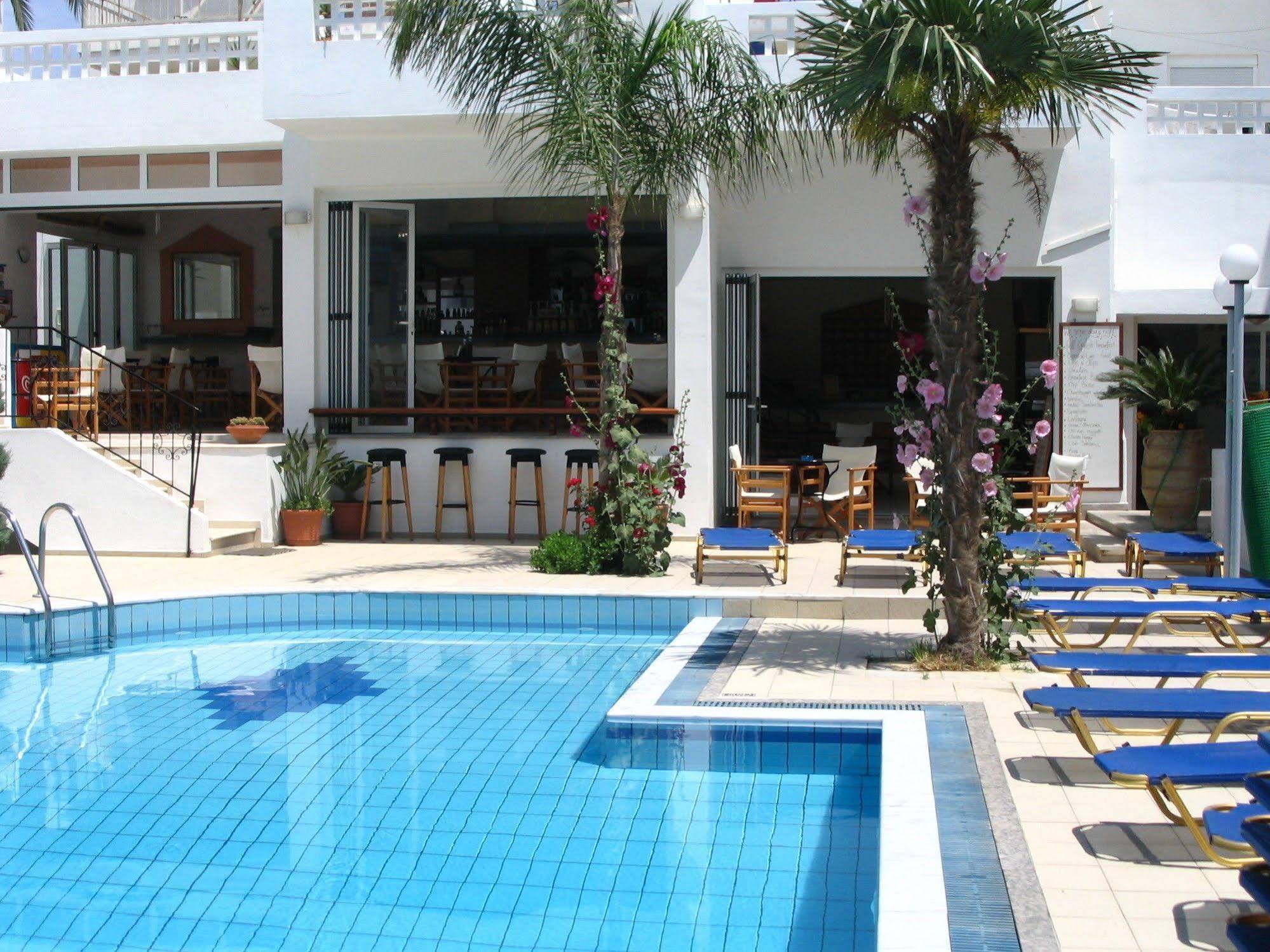 Emerald Hotel Малиа Екстериор снимка
