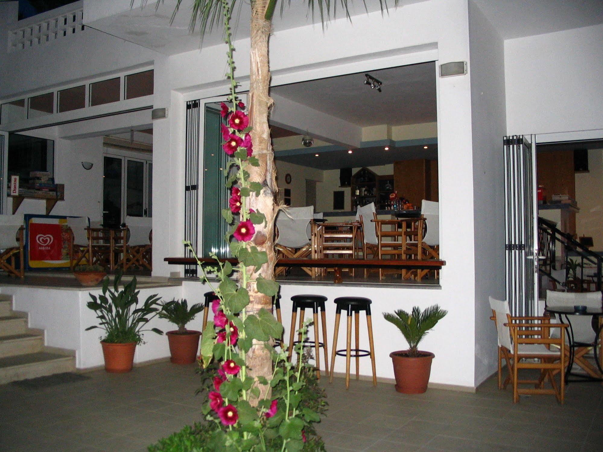 Emerald Hotel Малиа Екстериор снимка