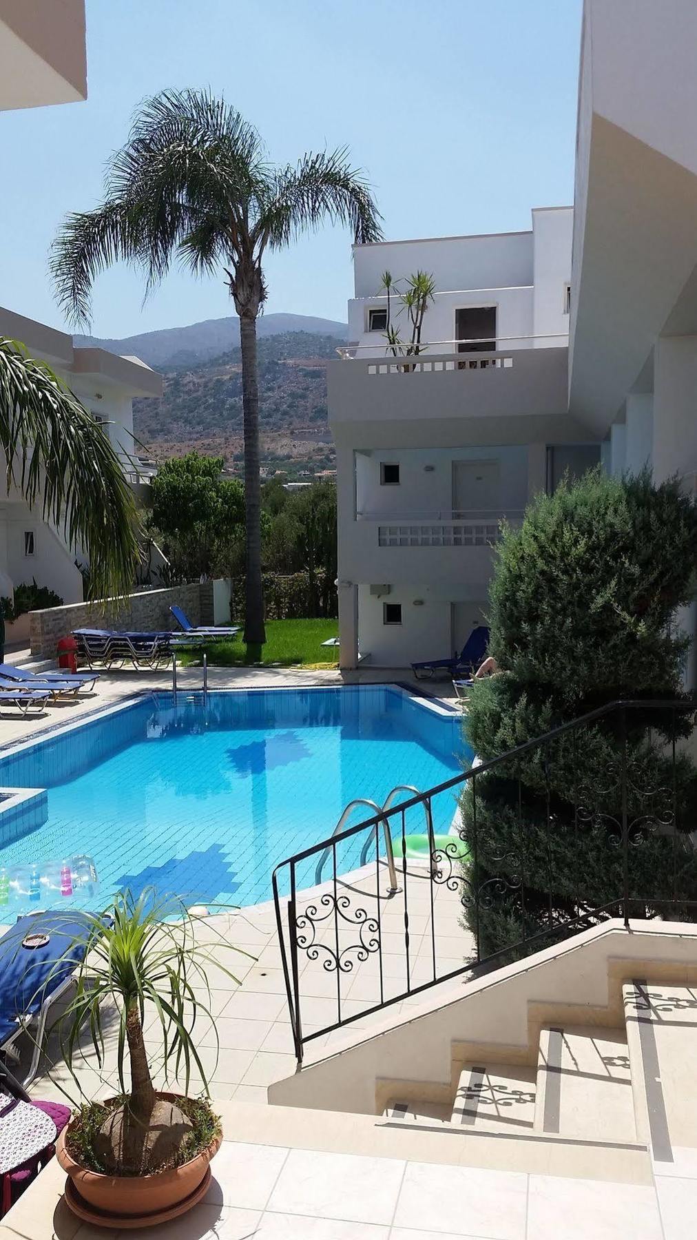 Emerald Hotel Малиа Екстериор снимка