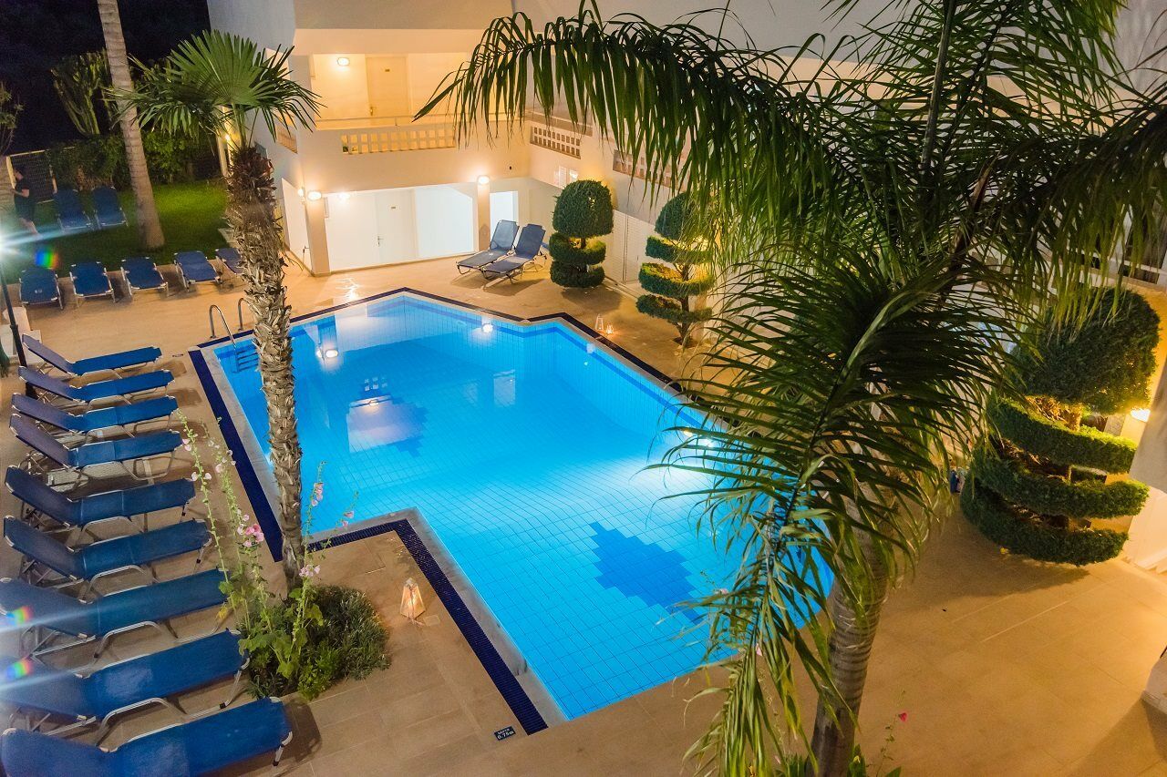 Emerald Hotel Малиа Екстериор снимка