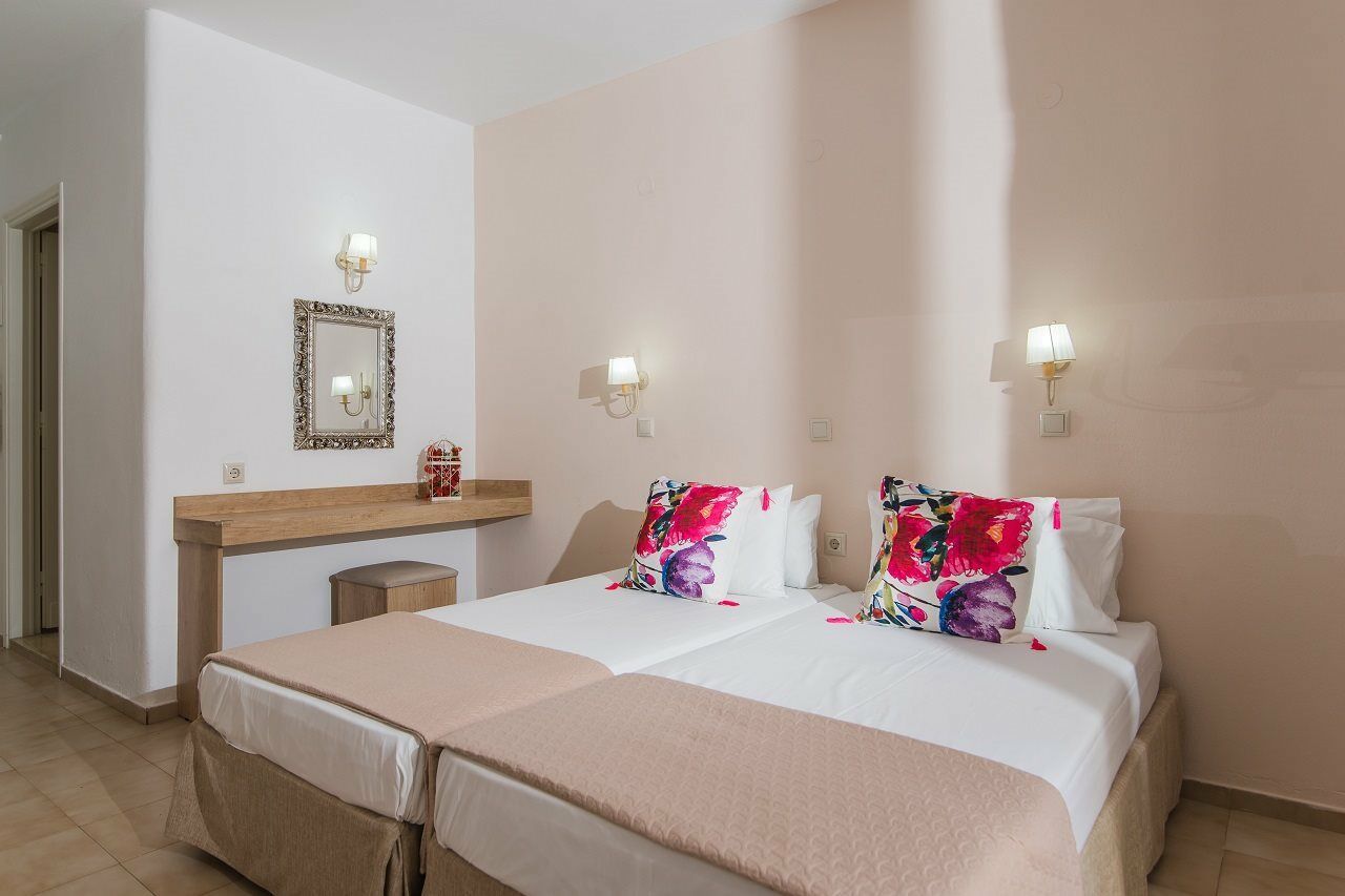 Emerald Hotel Малиа Екстериор снимка